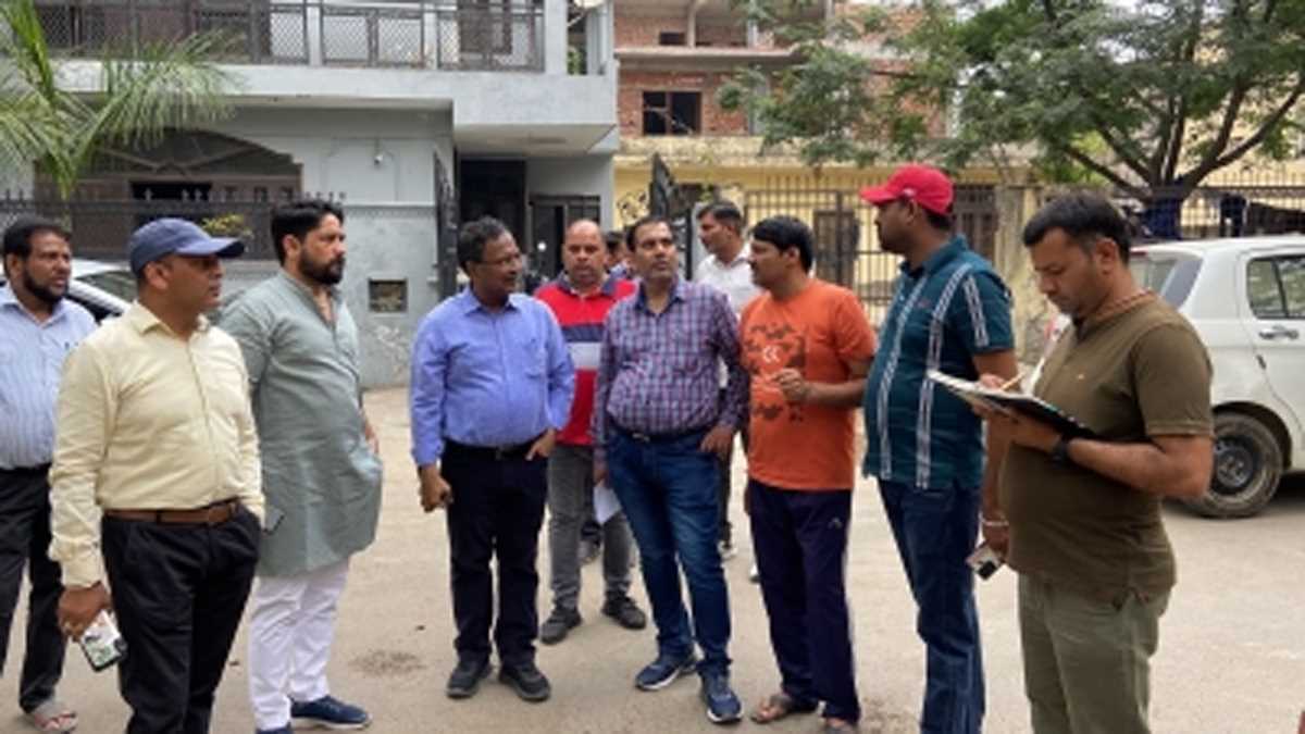 ग्रेटर नोएडा प्राधिकरण ने पार्कों की देखरेख में लापरवाही बरतने वाले ठेकेदार पर लगाया 10 लाख रुपये का जुर्माना